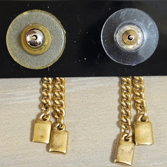 VINTAGE MONET SIGNED 18KT GOLD PLATED STUD CHAIN DANGLE 1.25" EARRINGS - Picture 3 of 6